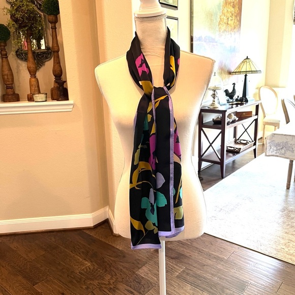 Vivid and  Eye Catching Anne Klein Silk Scarf Very Long! Large Graphic Flowers - Picture 2 of 11